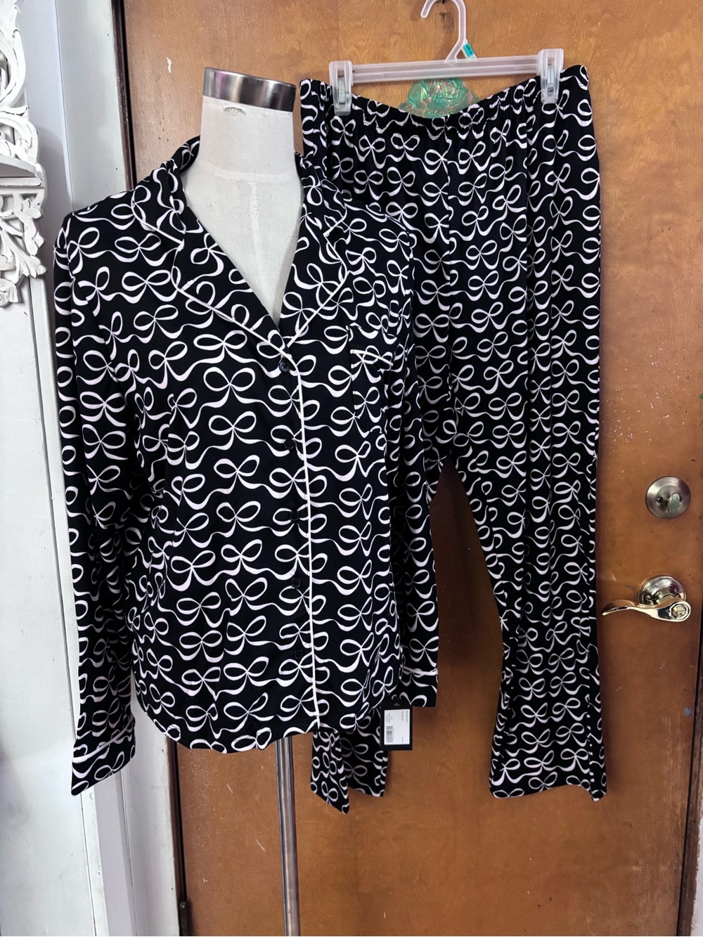 New Kate Spade Pajamas 2 piece. Large Bows